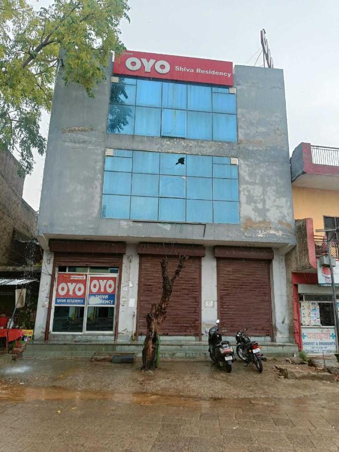 Oyo Flagship 62980 Shiva Residency Hotel Garhi Harsaru Luaran gambar