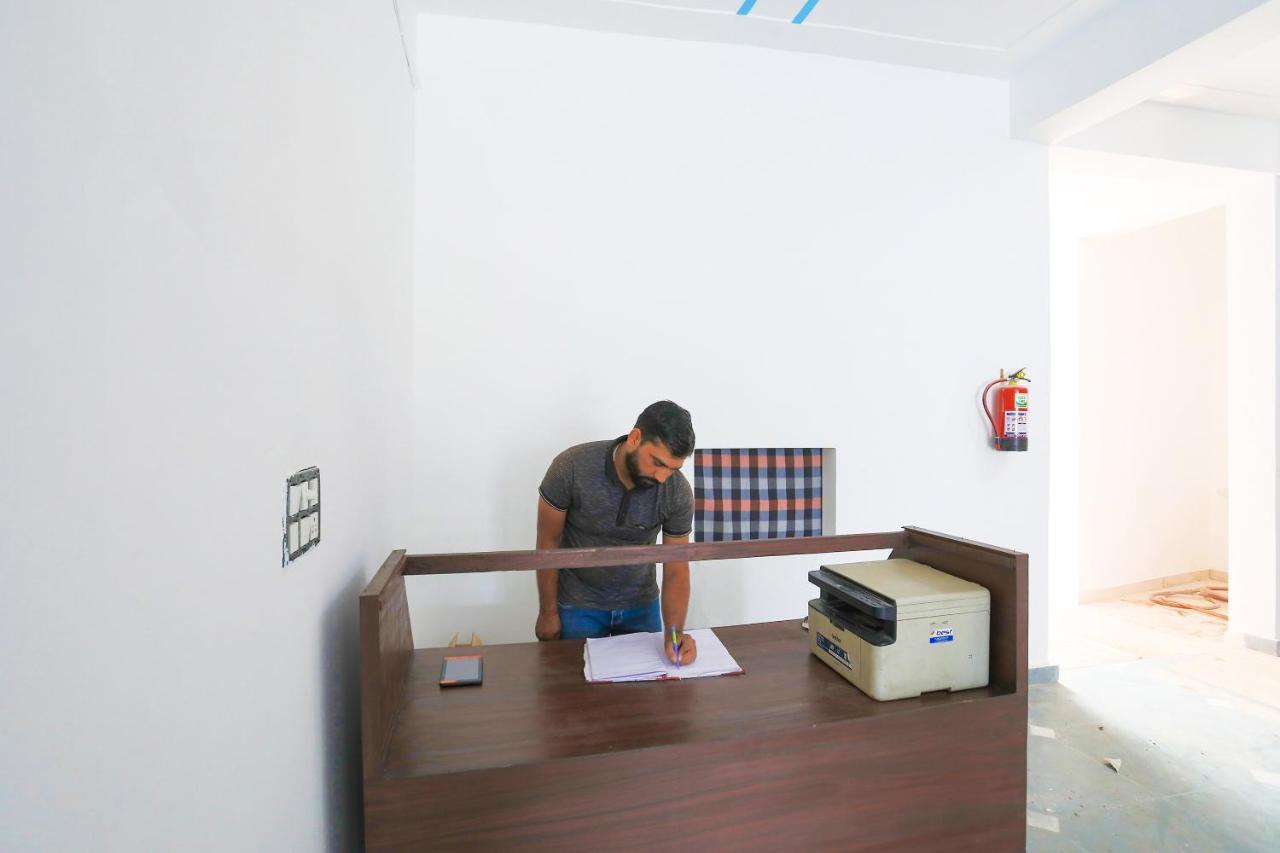 Oyo Flagship 62980 Shiva Residency Hotel Garhi Harsaru Luaran gambar